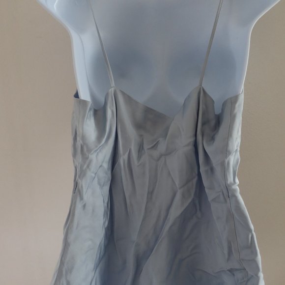 EUC Kate Top in Ice Blue - Picture 5 of 6